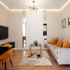 M&J Apartments - Garden Gates
